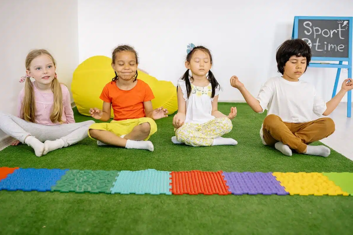 enfant  méditation