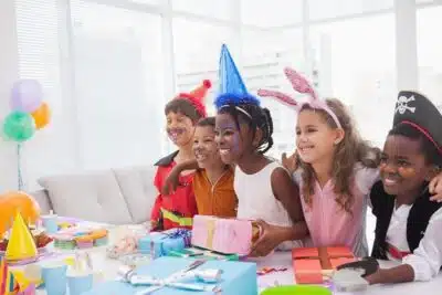 Comment choisir une tenues de fête pour enfants